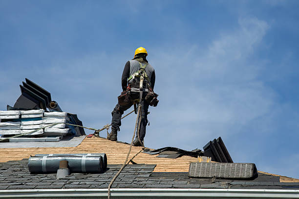Professional Roofing technician working in Nezperce, ID